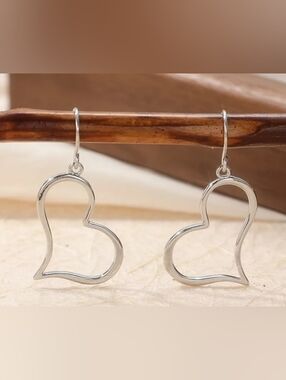 ❤️M $10 Each Or Bundle Any 4/$20 Silver Heart Outline Drop Earrings